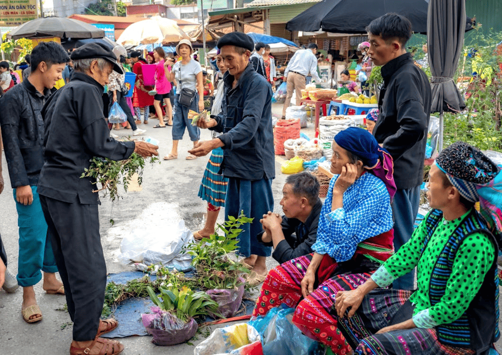 On weekends, tourist can join interesting market meetings in Lao Chai Village (Source: Pexels)